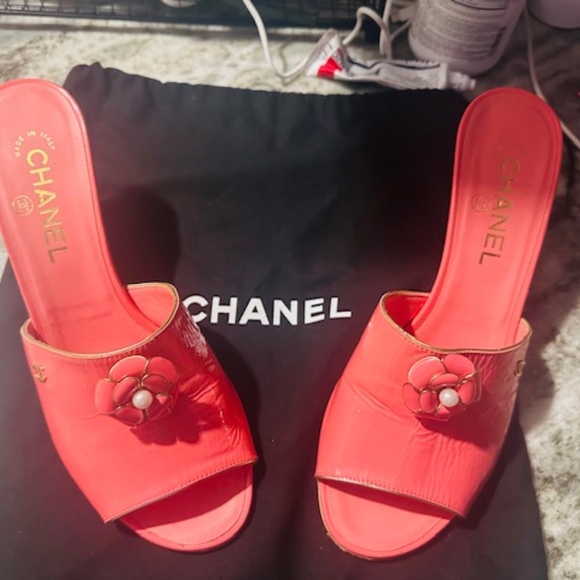 CHANEL CORAL COLORED PEARL ACCENT PUMP SANDALS SIZE 9 - Picture 5 of 16